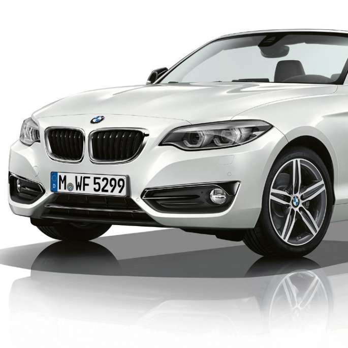 BMW Série 2 Cabriolet, Modèle Sport, vue de trois quarts face BMW Série 2 Cabriolet, Modèle Sport, vue de trois quarts face