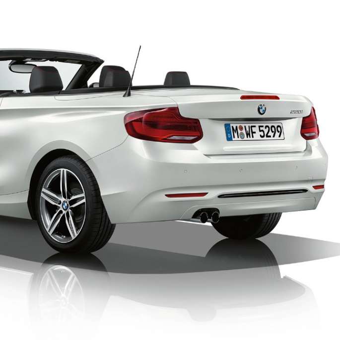 BMW Série 2 Cabriolet, Modèle Sport, vue de trois quarts de la poupe BMW Série 2 Cabriolet, Modèle Sport, vue de trois quarts de la poupe
