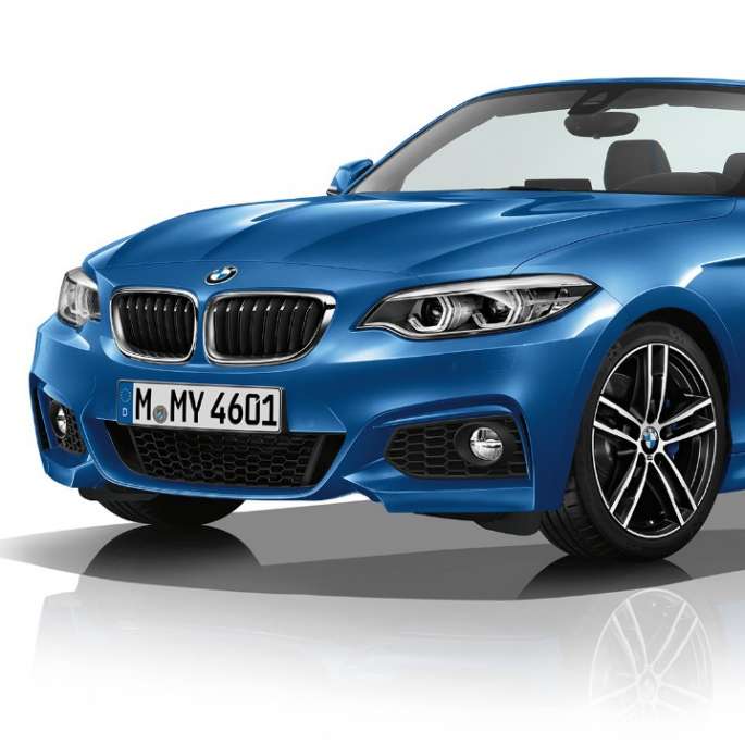 BMW Série 2 Cabriolet, Modèle M Sport, vue de trois quarts face BMW Série 2 Cabriolet, Modèle M Sport, vue de trois quarts face