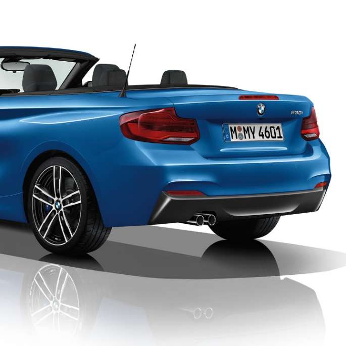 BMW Série 2 Cabriolet, Modèle M Sport, vue de trois quarts de la poupe BMW Série 2 Cabriolet, Modèle M Sport, vue de trois quarts de la poupe