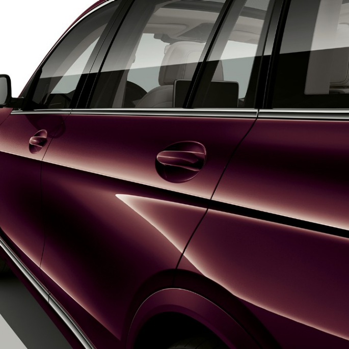 BMW X7, poste de conduite du Kit M Sport Gros plan de face du poste de conduite côté conducteur de la BMW X7, dotée de l’équipement du Kit M Sport