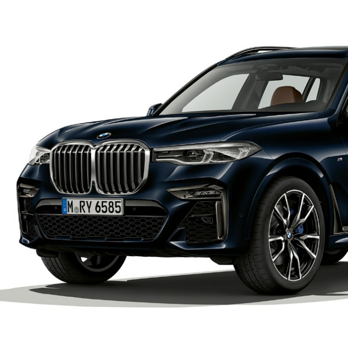 BMW X7 BMW Individual X7 40i xDrive Vue en studio de trois quarts avant de la BMW X7 en version BMW Individual X7 40i xDrive
