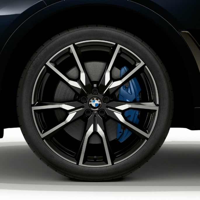 BMW X7, jante en alliage léger BMW Individual X7 40i xDrive Vue en gros plan d’une jante en alliage léger de la BMW X7 dotée de l’équipement BMW Individual X7 40i xDrive