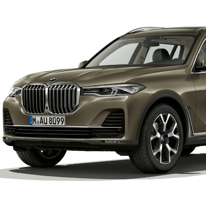 BMW X7 modèle de base Vue en studio, de trois quarts avant de la BMW X7 en Vermontbronze