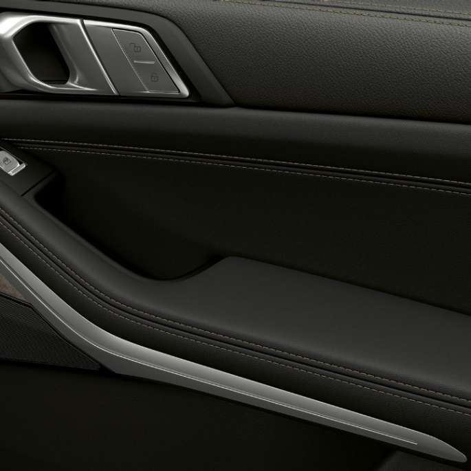BMW X7, face intérieure de portière G07 Gros plan de face intérieure de portière de la BMW X7 G07